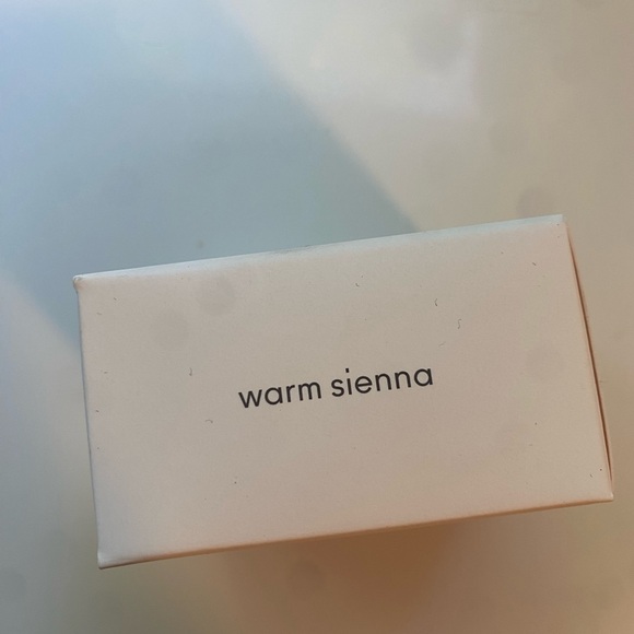 Jane Airedale Amazing Base loose mineral powder in color WARM SIENNA - Picture 2 of 3